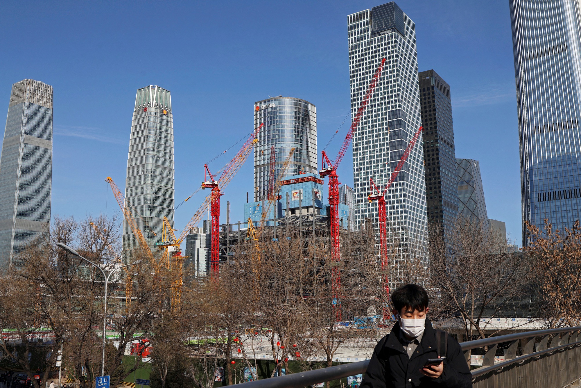 Một công trình xây dựng tại thủ đô Bắc Kinh - Trung Quốc hôm 29-2Ảnh: Reuters