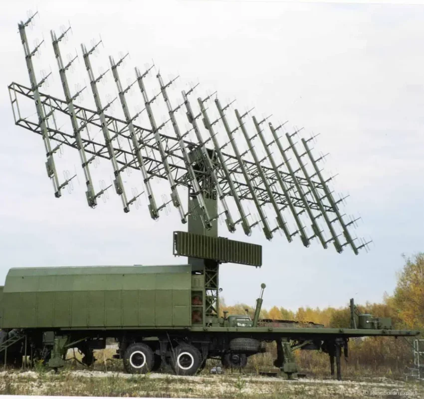 Tình báo Ukraine bất ngờ tấn công trạm radar cảnh báo sớm Nebo-SVU tối tân- Ảnh 1.