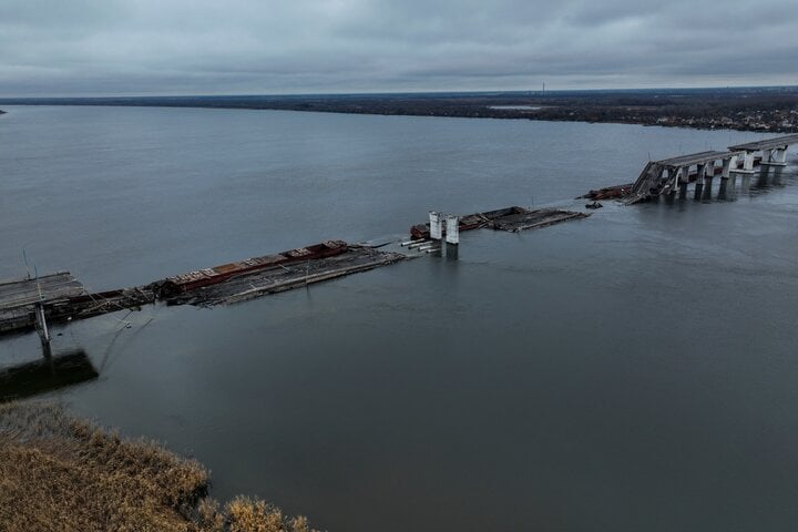 Binh sĩ Ukraine vượt sông Dnieper tìm đến quân trại Nga- Ảnh 1.